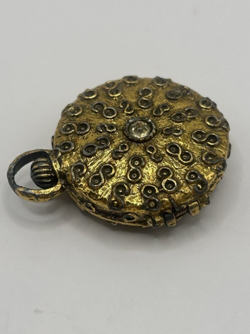 Vintage Mary Chess "Tapestry” Solid Perfume Compact Locket Original tag Cameo - Picture 15 of 16